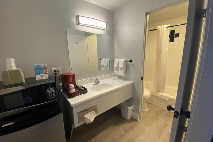 Room 40 of 49