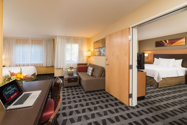 Room 11 of 38
