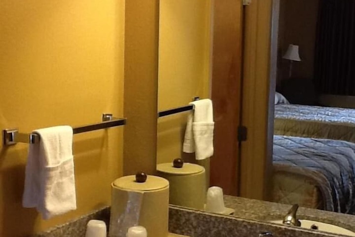 Room 21 of 34