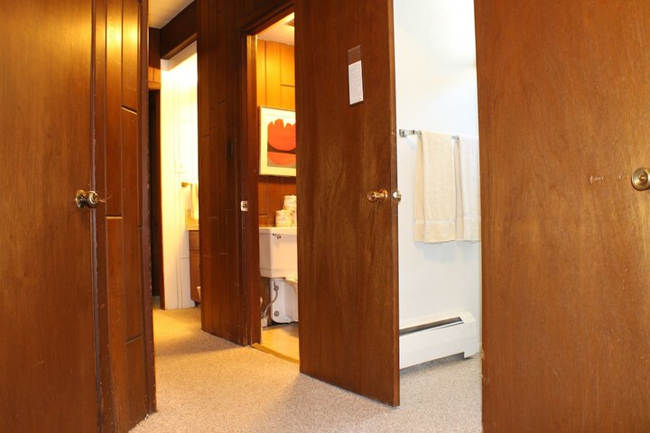 Hotel 4 of 104
