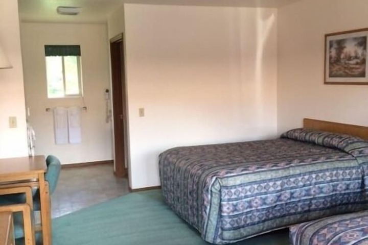 Room 5 of 13