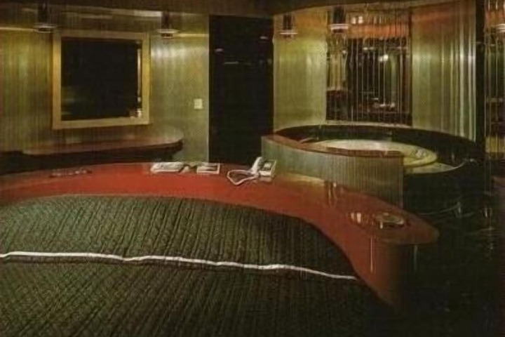 Room 7 of 35