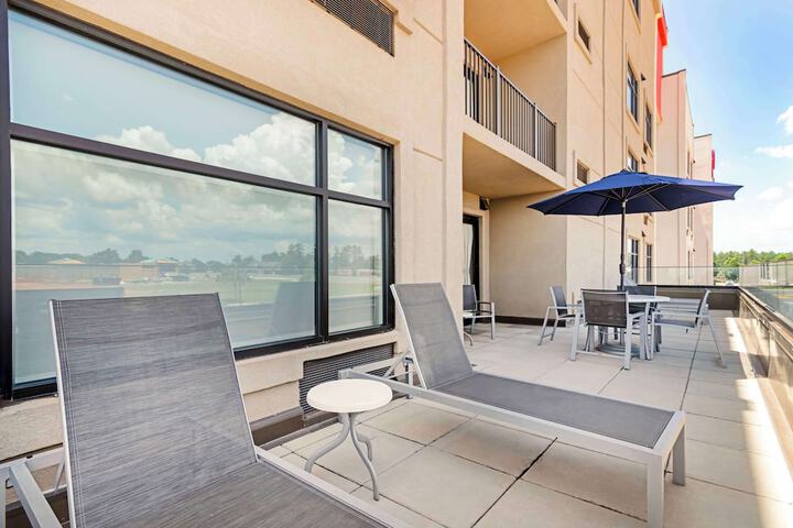 Best Western Plus Executive Residency Rigbys Water World Hotel