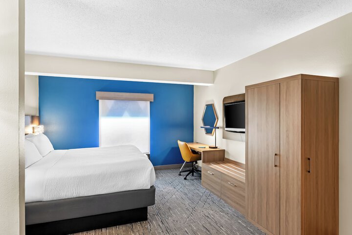 Holiday Inn Express Suites Charleston by IHG