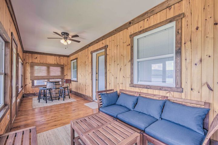 Watkins Glen Lakeview Cottage w / Waterfall!