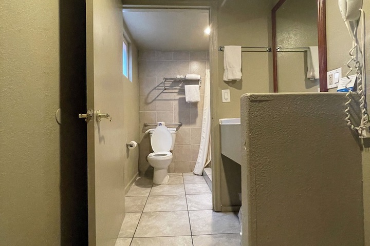 Room 32 of 41