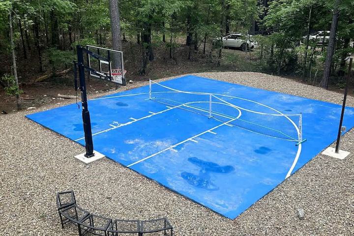 Massive Hochatown Lodge w spa Basketball More
