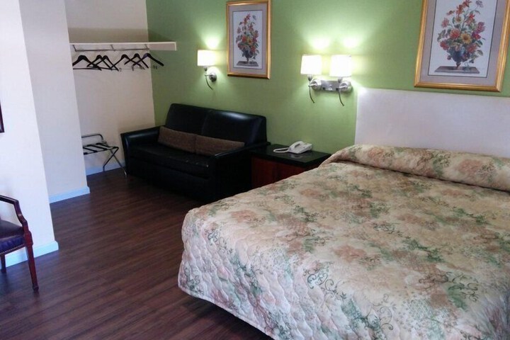 Room 62 of 77