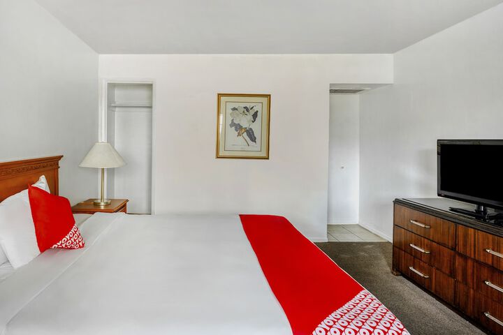 Room 15 of 19