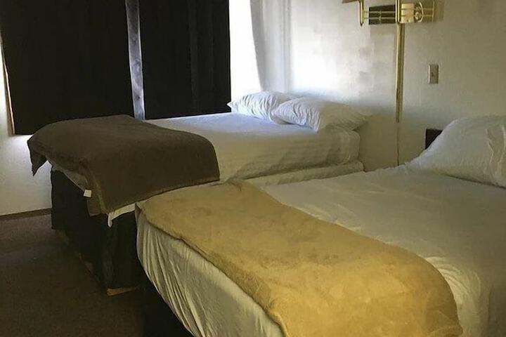 Room 8 of 9