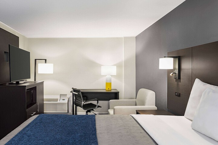 Room 17 of 49