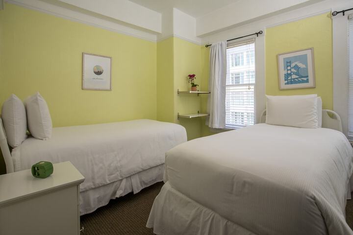 Room 16 of 120