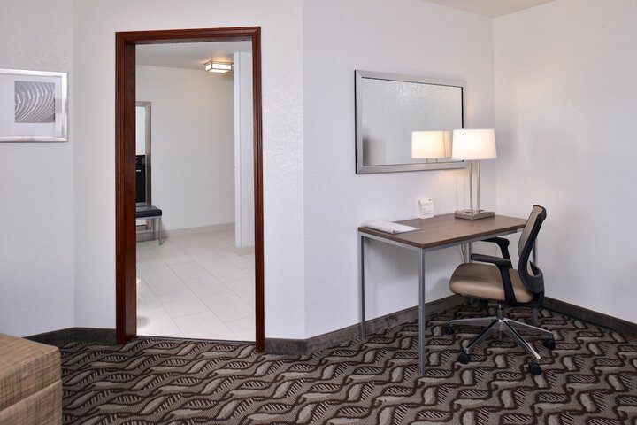 Room 26 of 40