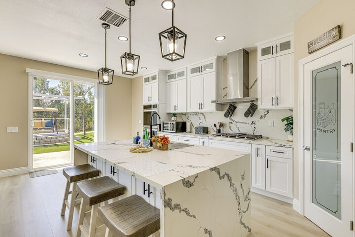 Mtn-view Gem w / Private Yard: Luxe Beaumont Home