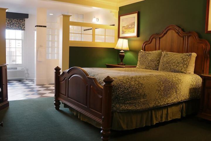 Room 26 of 39