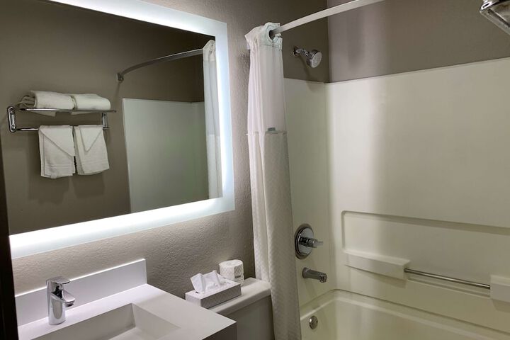 Room 9 of 18