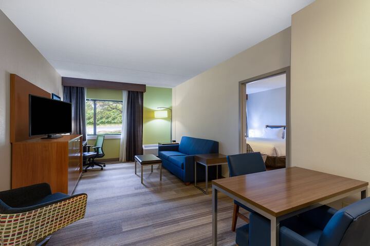 Room 27 of 47