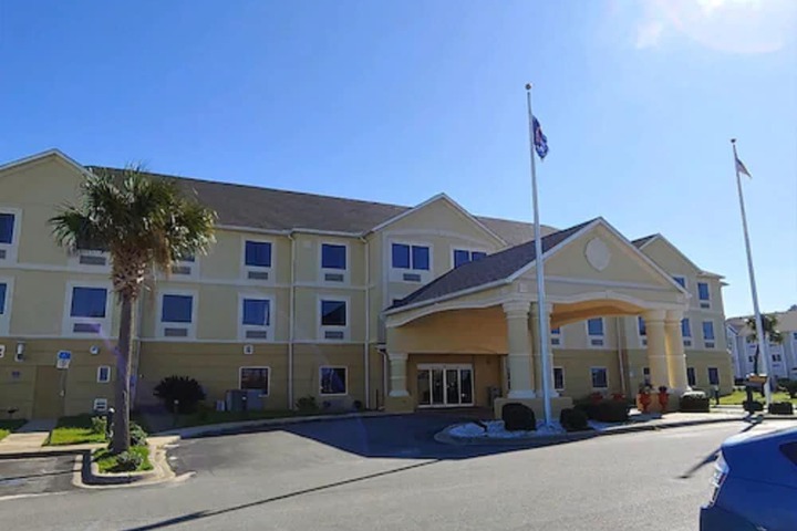 Hotel 5 of 61
