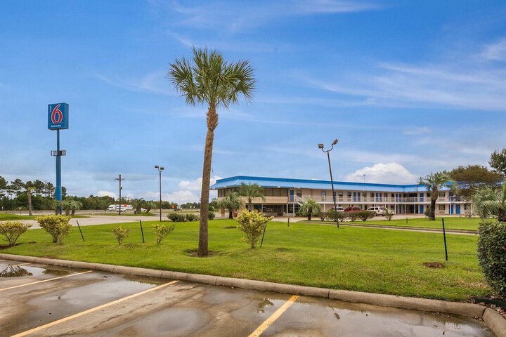 Motel 6 Winnie TX