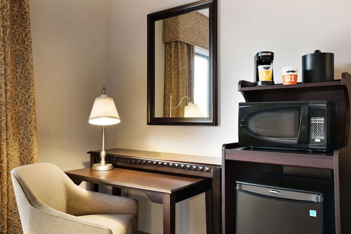 Hampton Inn & Suites Mahwah