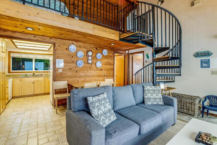 Blue Sea Oceanfront Cottage