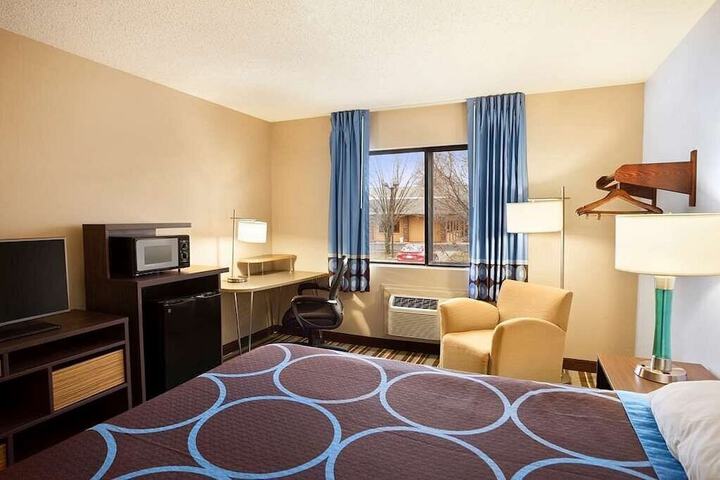 Room 7 of 10