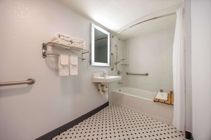 Room 21 of 24