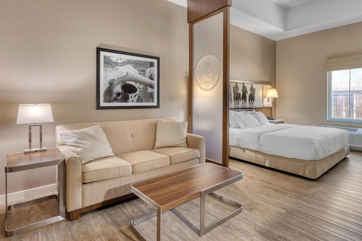 Best Western Bandera Suites & Saloon