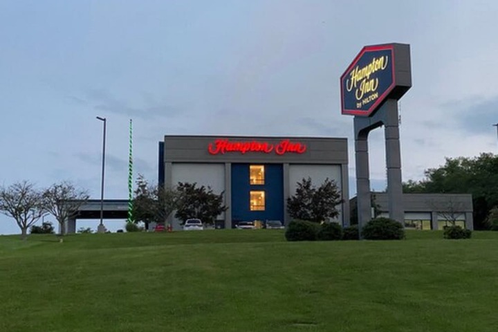 Hotel 5 of 40