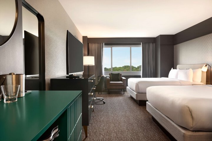 Room 32 of 73