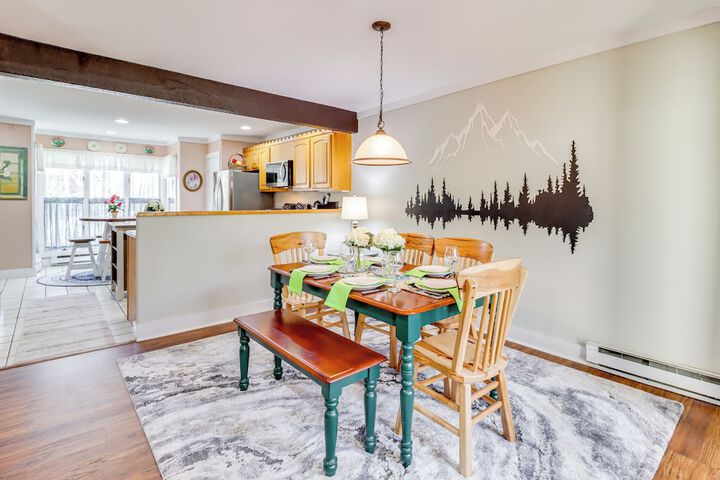 Hike Golf & Explore: Pocono Pines Townhome