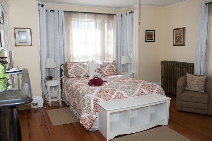 Candlebay Inn