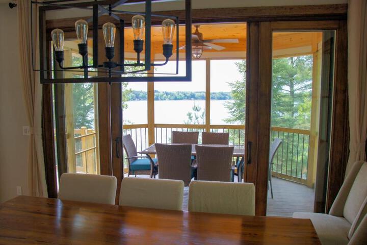 Lakefront Home 4 Bedroom 4 Bath Sleeps 12