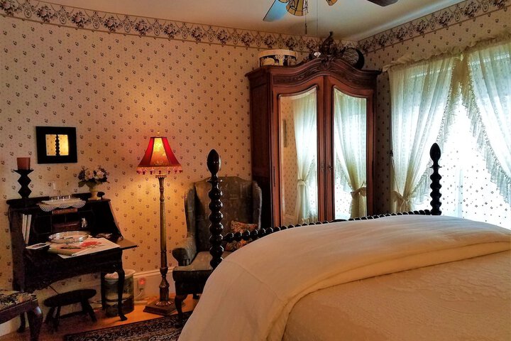 Room 13 of 19