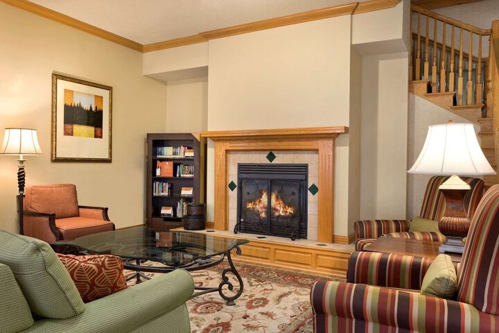Country Inn & Suites by Radisson Salina, KS