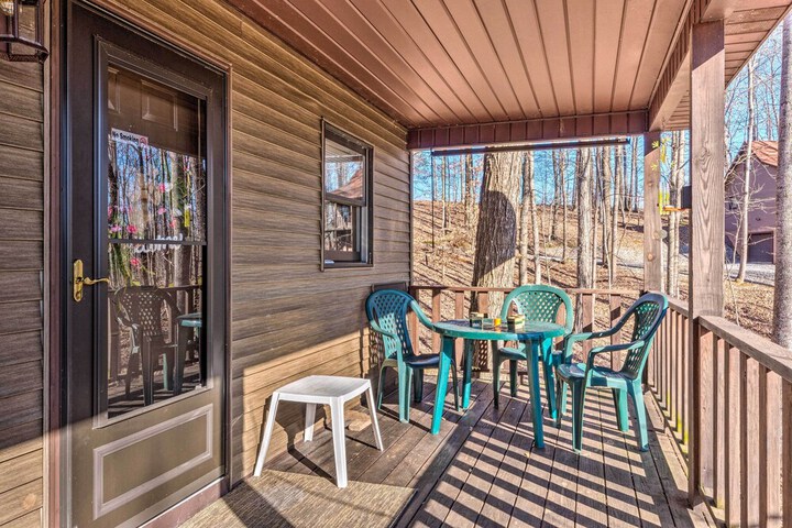 Quiet & Private Cabin 5 Mi to Dale Hollow Lake!