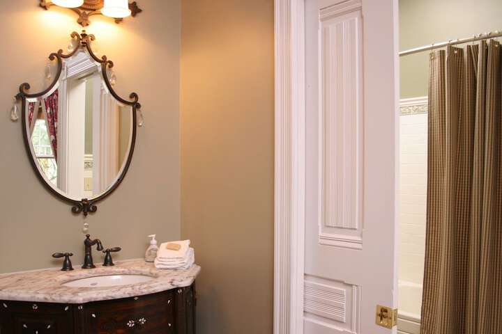 B. F. Hiestand House Bed & Breakfast