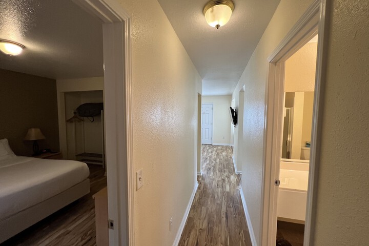 Room 51 of 173