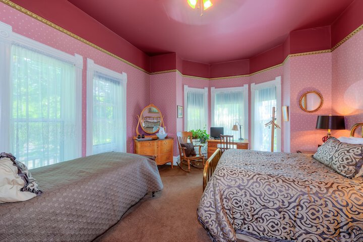Room 10 of 31