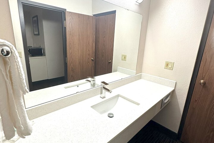 Room 31 of 163