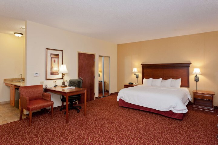 Hampton Inn & Suites McComb