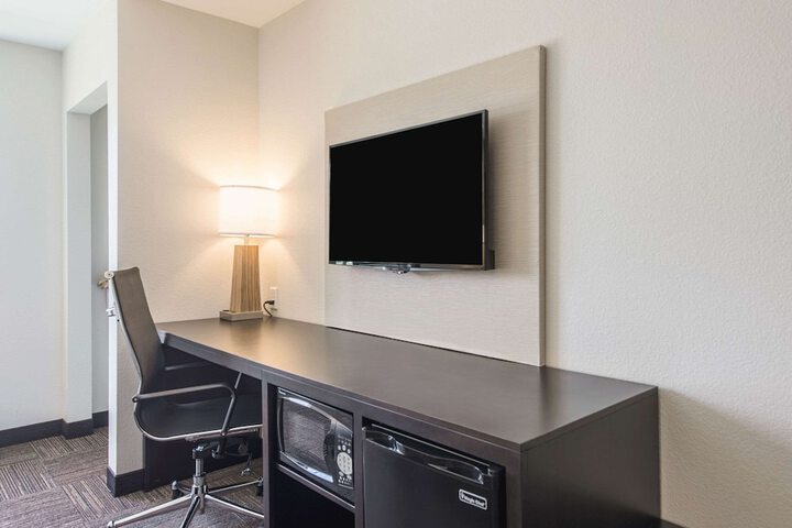 Room 32 of 41