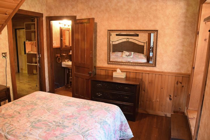 Room 65 of 127