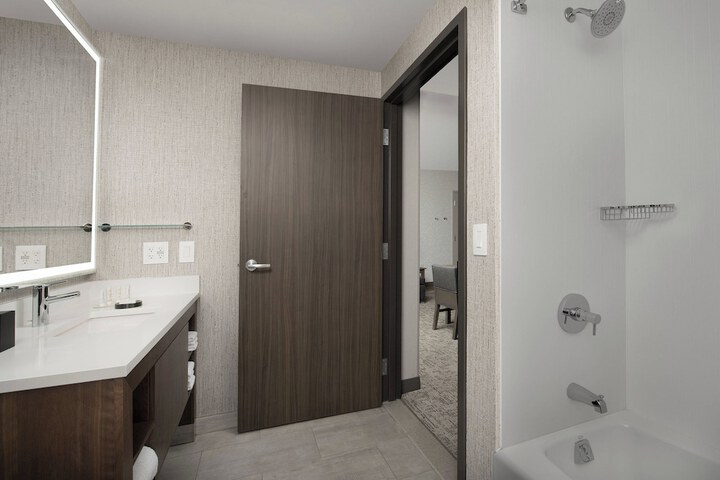 Room 33 of 71
