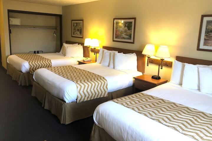 Room 7 of 9