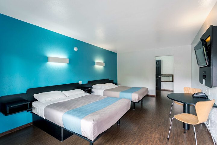 Room 13 of 44