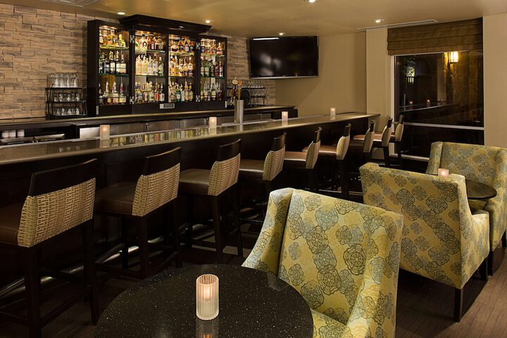 Lounge 45 of 50