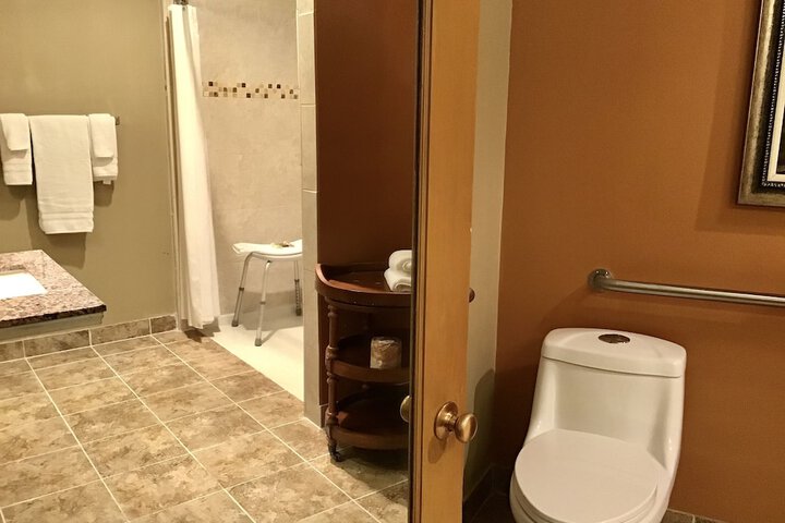 Room 70 of 76