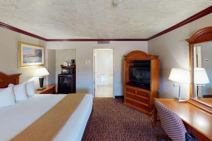 Red Arrow Inn & Suites a Travelodge by Wyndham