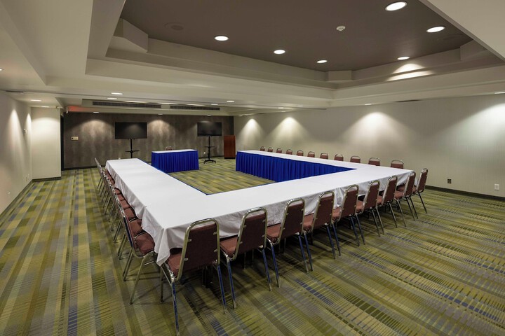 Ballroom/Hall 63 of 78